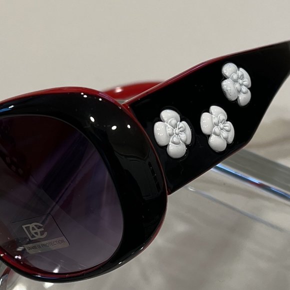 ***SALE***NWT White Camellia Flowers Sunglasses 100 UV Protection  Black/Red - Picture 1 of 7